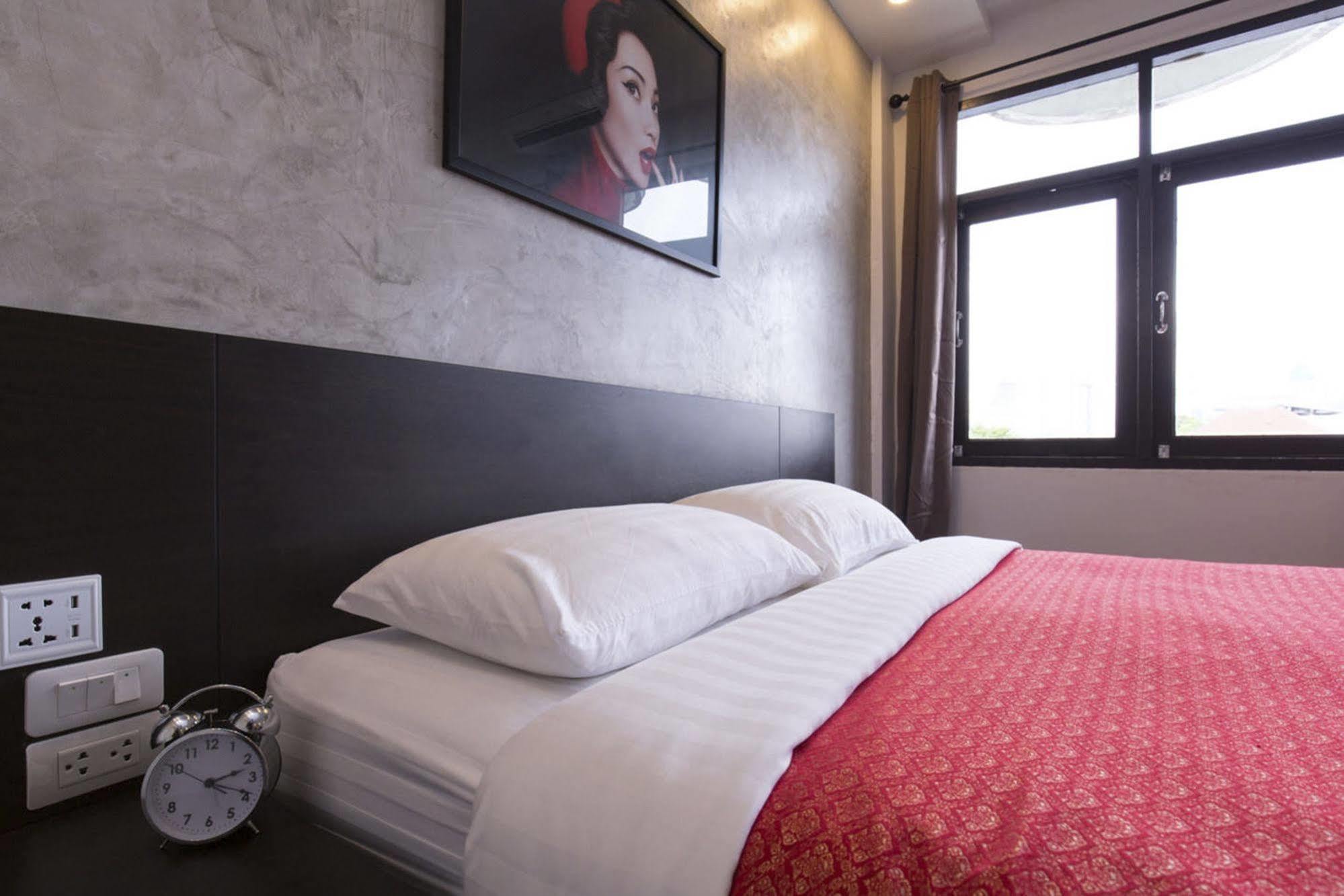 Bed and Breakfast Kama Бангкок Экстерьер фото