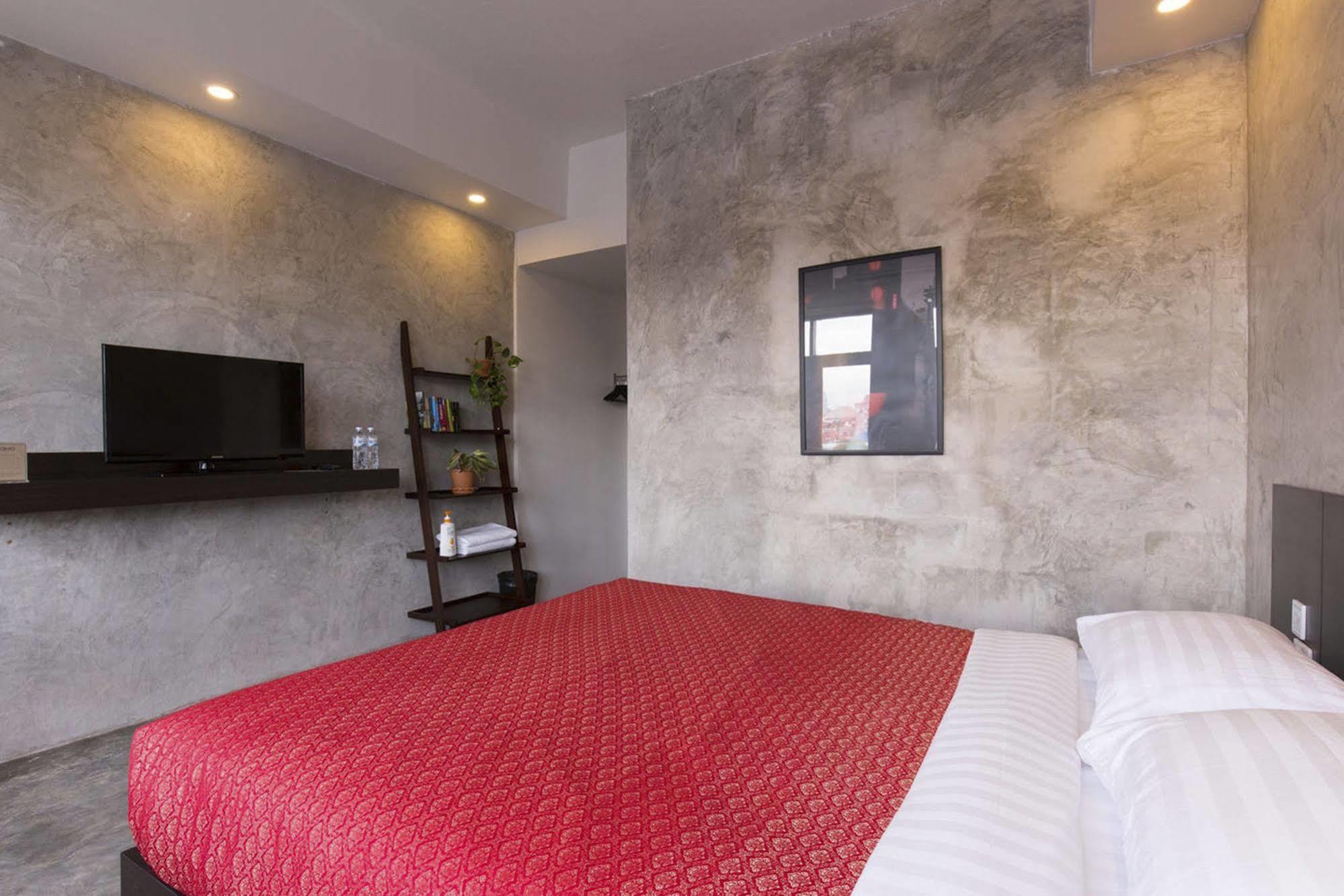 Bed and Breakfast Kama Бангкок Экстерьер фото
