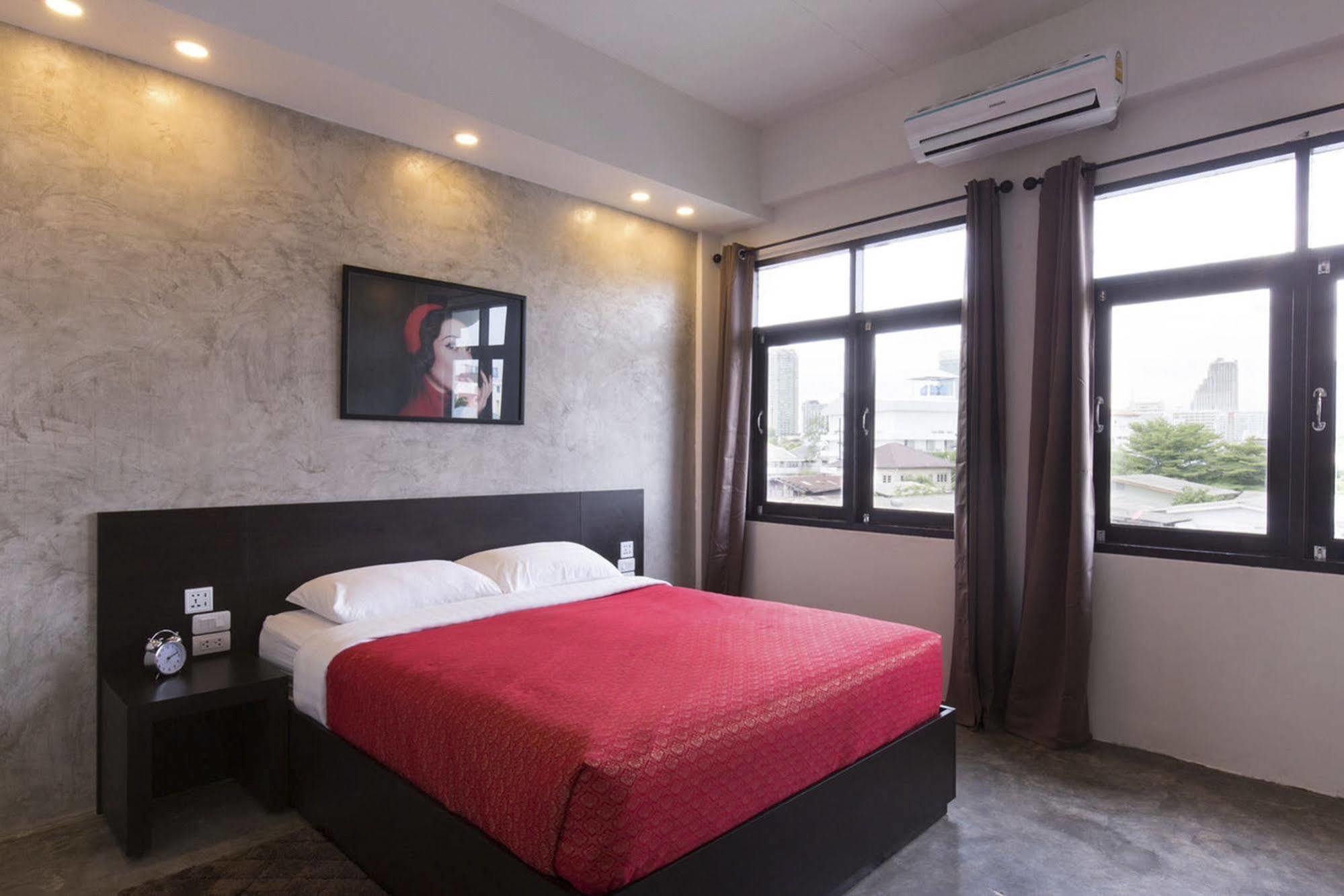 Bed and Breakfast Kama Бангкок Экстерьер фото